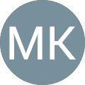 Logo von MK in blauer Hintergrundfarbe
